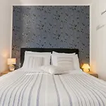 Apartament Lori *