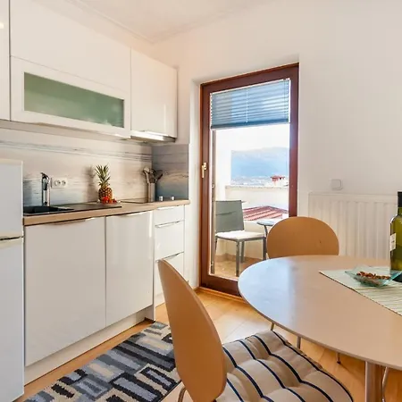 Lori Apartment *